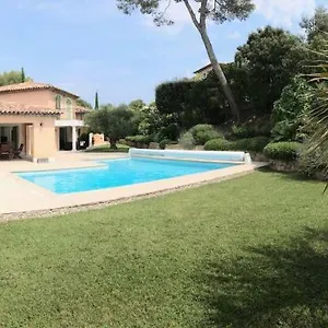 https://belle-villa-a-saint-raphael-dans-clos-prive.fr-provencehotel.com